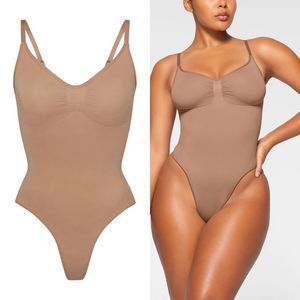 SKIMS SEAMLESS SCULPT THONG BODYSUIT - S/M